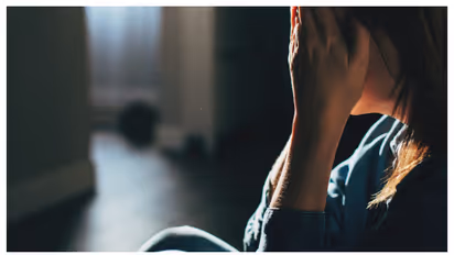 औरत क्यों जल्दी डिप्रेशन की हो जाती हैं शिकार, जानें सबकुछ