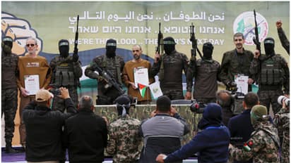 3 ബന്ദികളെ കൈമാറുമെന്ന് ഹമാസ്, ഇസ്രയേൽ നിലപാട് എന്താകും, ഉറ്റുനോക്കി ലോകം; ഗാസ വെടിനിർത്തൽ കരാറിൽ നിർണായക ദിനം