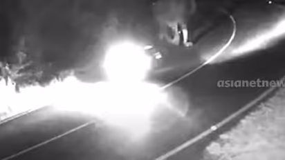 നൈറ്റ് ഡ്യൂട്ടിക്ക് ആശുപത്രിയിലേക്ക്, വളവ് തിരിഞ്ഞപ്പോൾ റോഡിൽ കാട്ടാന, വയനാട്ടിൽ യുവതിക്ക് അത്ഭുത രക്ഷപ്പെടൽ 