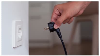 വീടുകളിൽ പ്ലഗുകൾ ഉപയോഗിക്കുമ്പോൾ പോക്കറ്റ് കാലിയാവാതെ നോക്കണേ