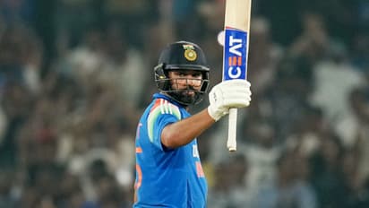 അവസാന 15 ഏകദിന ഇന്നിംഗ്സുകള് നോക്കൂ! രോഹിത് പ്രതാപകാലത്ത് തന്നെയാണ്, ഹിറ്റ്മാനെ ആഘോഷിച്ച് സോഷ്യല് മീഡിയ