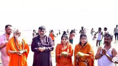 Opposition leaders join Mahakumbh, seek blessings at Sangam