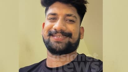 ലോറി ബൈക്കിലിടിച്ചു, തെറിച്ച വീണ യുവാവിന്റെ ദേഹത്തിലൂടെ മറ്റൊരു ലോറി കയറി; ദാരുണാന്ത്യം