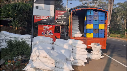 പുറമേക്ക് പച്ചക്കറി വണ്ടി, വെളുത്ത ചാക്കുകള്; 50 ലക്ഷം രൂപയുടെ നിരോധിത പുകയില ഉത്പന്നങ്ങള് പിടിച്ചെടുത്തു