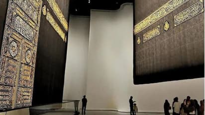 മക്കയ്ക്ക് പുറത്ത് ഇതാദ്യമായി, വിശുദ്ധ കഅബയുടെ കിസ്വ പ്രദർശനത്തിന് വെച്ചു