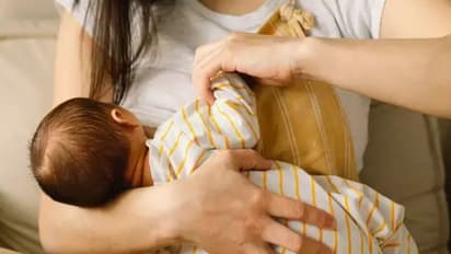 Breastfeeding Tips: नई माओं के लिए ब्रेस्टफीडिंग टिप्स, इन चीजों से करें परहेज