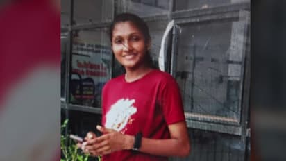 വിനോദയാത്ര പോയപ്പോൾ നഗ്നദൃശ്യം പകർത്തി, ദൃശ്യം കാണിച്ച് ഭീഷണിപ്പെടുത്തി; ഗായത്രിയുടെ മരണത്തിൽ ആരോപണവുമായി അമ്മ