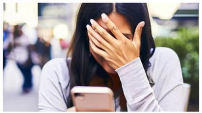 ക്രൈം ബ്രാഞ്ചില് നിന്ന് കോള്, വ്യാജ കോടതി വാറന്റ് ; 45 കാരിയില് നിന്ന് പണം തട്ടി അജ്ഞാതര്