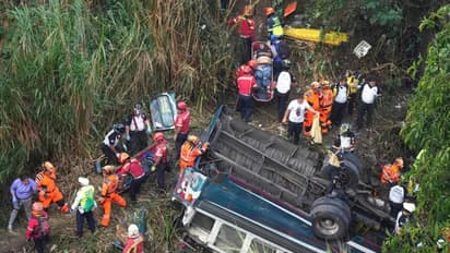 குவாட்டமாலாவில் கோர விபத்து: பேருந்து பள்ளத்தாக்கில் கவிழ்ந்து 51 பேர் பலி