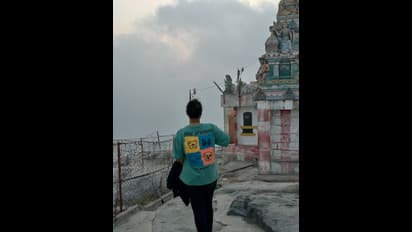 பக்தி பரவசத்துடன் பருவதமலை ஏறிய பிக் பாஸ் பிரபலங்கள் - வைரலாகும் போட்டோஸ்