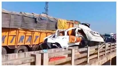 കുംഭമേളയില് പങ്കെടുത്ത് മടങ്ങുന്നതിനിടെ അപകടം, 9 ആന്ധ്രാ സ്വദേശികള് മരിച്ചു