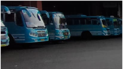 ഉച്ചത്തിൽ പാട്ടുംവച്ച് 'ചിൽ' ആയി അങ്ങനെ ബസോടിക്കേണ്ട! സീറ്റിനടിയിലെ സ്പീക്കർ ശല്യം; അഴിച്ചുമാറ്റാൻ 2 ദിനം കൂടെ