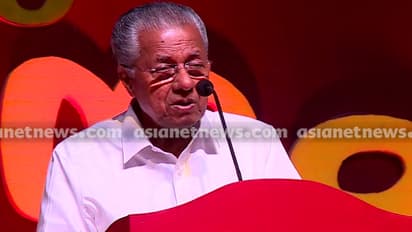 മുഖ്യമന്ത്രിയുടെ പ്രസംഗത്തിനിടെ ബഹളം വച്ചയാളെ തൂക്കി പൊലീസ്, പരിശോധിച്ചപ്പോൾ ബാഗിൽ മദ്യക്കുപ്പി, വെള്ളം