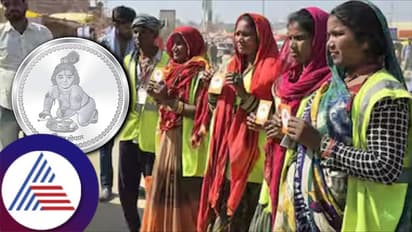 ಮಹಾಕುಂಭದಲ್ಲಿ ಸೇವೆ ಮಾಡುತ್ತಿರುವ ಕೆಲಸಗಾರರಿಗೆ 10,000  ಬೆಳ್ಳಿ ನಾಣ್ಯ ಹಂಚಿದ ಉದ್ಯಮಿ! 