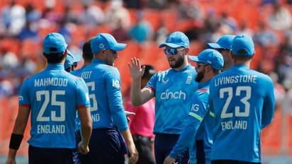 മൂന്നാം ഏകദിനം, പച്ച ആംബാന്‍ഡ് ധരിച്ച് ഗ്രൗണ്ടിലിറങ്ങി ഇന്ത്യയുടെയും ഇംഗ്ലണ്ടിന്‍റെയും താരങ്ങള്‍, കാരണമറിയാം