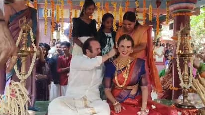 'എന്താ ആ ചിരി'! കളരി പഠിക്കാനെത്തിയ ഡെൻമാർക്ക്-അമേരിക്കൻ സ്വദേശികൾക്ക് കേരള തീരത്ത് മാംഗല്യം