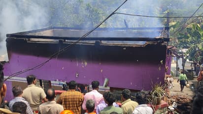 ആരും വീട്ടിലുണ്ടായില്ല,  ഒഴിവായത് വലിയ അപകടം! നേമത്ത് വീടിന് തീപിടിച്ചു, മേൽക്കൂര പൂർണമായും കത്തി നശിച്ചു