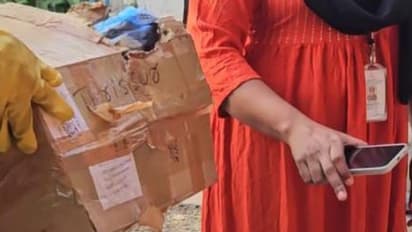 റോട്ടിലുപേക്ഷിച്ച ആ 'പാഴ്സൽ' തിരിച്ചു നൽകി നഗരസഭാ ഉദ്യോഗസ്ഥർ; കൂടെ 5000 രൂപ പിഴയുമടപ്പിച്ചു, ചമ്മി യുവാവ്