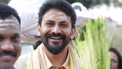 ಮದುವೆ ಸಮಾರಂಭ ಶುರು...ಹುಟ್ಟೂರಿನಲ್ಲಿ ಕೆಂಡ ತುಳಿದ ನಟ ಧನಂಜಯ್ 