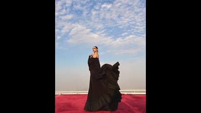 தாயான பின்னரும் குறையாத அழகு; தீபிகா படுகோனை பார்த்து ரன்வீர் சிங் கொடுத்த ரியாக்ஷன்!