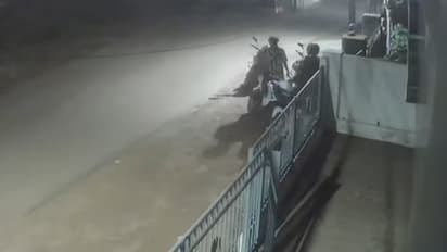 സ്റ്റേഷൻ പാര്ക്കിങ്ങിൽ ബൈക്കിന് ചേര്ന്നിരിക്കും, ആരുമറിയാതെ ആവശ്യത്തിന് കുപ്പിയിലാക്കും, പെട്രോൾ മോഷണം പതിവ്