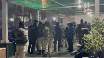 രണ്ട് സഹപ്രവർത്തകരെ വെടിവെച്ചു കൊന്ന ശേഷം സിആർപിഎഫ് ജവാൻ സ്വയം വെടിവെച്ച് മരിച്ചു