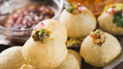 ഇത് വല്ലാത്തൊരു ഓഫർ തന്നെ; 99,000 രൂപ അടച്ചാൽ ജീവിതാവസാനം വരെ കഴിക്കാം പാനി പൂരി..!