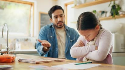 பெற்றோர் சொல்றத  குழந்தைங்க மதிக்கலயா?  இதுதான் காரணம்.. உடனே மாத்துங்க!! 