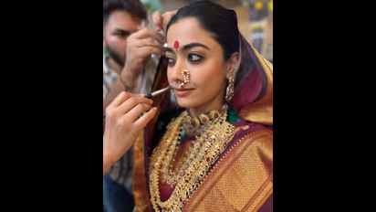 ಛಾವಾ ನಿರ್ದೇಶಕರಿಗೆ ರಶ್ಮಿಕಾ ಮಂದಣ್ಣ ಏನಂದ್ರು?: ಸಿನಿಮಾ ಸೆಟ್‌ನ ಫೋಟೋಗಳನ್ನು ಶೇರ್ ಮಾಡಿದ್ಯಾಕೆ?