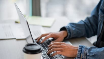 ಕೆಲಸದ ವೇಳೆ ಸಿಗರೇಟ್ ಬ್ರೇಕ್ ತಗೊಂಡ ಉದ್ಯೋಗಿ:  ಮನೆಗೆ ಕಳುಹಿಸಿದ ಕಂಪನಿ ವಿರುದ್ಧ ನೆಟ್ಟಿಗರ ಆಕ್ರೋಶ