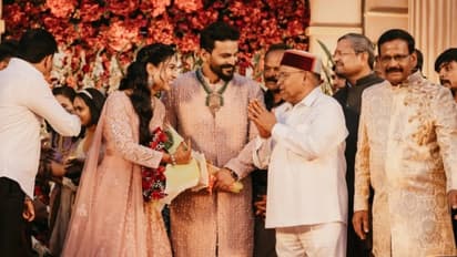 Dhananjaya Reception Photos: ಡಾಲಿ ಧನಂಜಯ, ಧನ್ಯತಾ ಆರತಕ್ಷತೆಯಲ್ಲಿ ರಾಜ್ಯಪಾಲರು, ಸಿನಿ ಕಲಾವಿದರು ಭಾಗಿ! 