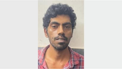 കോടതിയെ കബളിപ്പിച്ചത് 18 വര്ഷം, പേര് മാറ്റി വിവാഹവും കഴിച്ച് സുഖജീവിതം, ഒടുവില് സക്കീറിന് പിടി വീണു