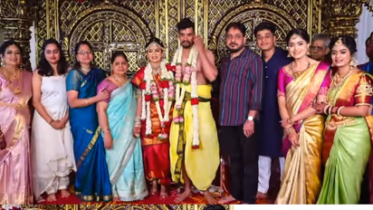 ಪಾರು ಧಾರಾವಾಹಿಯಲ್ಲಿ ಶತ್ರು, ರಿಯಲ್‌ನಲ್ಲಿ ಪ್ರಾಣ ಸ್ನೇಹಿತೆ; ಮಾನ್ಸಿ ಜೋಶಿ ಮದುವೆಯಲ್ಲಿ ಮೋಕ್ಷಿತಾ ಪೈ