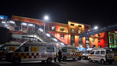 Delhi station stampede: पोस्टमार्टम में डॉक्टर्स का भी दिल दहला, रौंदे सीने और टूटी पसलियां उस मंजर की दे रहीं गवाही