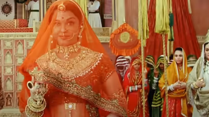 ಚಿತ್ರಕ್ಕಾಗಿ 200 ಕಿಲೋ ತೂಕದ ಚಿನ್ನ ಧರಿಸಿದ ಹೀರೋಯಿನ್! ಅದನ್ನು ಕಾಯಲು 50 ಗಾರ್ಡ್!