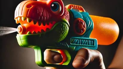 കള്ളൻ ബാങ്കിലെത്തിയത് കളിത്തോക്കുമായി, പ്ലാസ്റ്റിക് കവറിനുള്ളിലിട്ട് പേടിപ്പിച്ചു, സംഭവം സൗത്ത് കൊറിയയിൽ