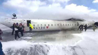 தரையிறங்கும்போது தலைகீழாக கவிழ்ந்த விமானம்! பயணிகள் காயம்! என்ன நடந்தது? 