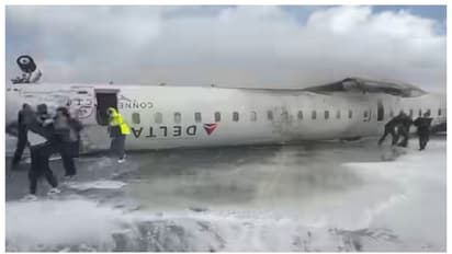 'കണ്ടത് തീ ഗോളം'; മലർന്ന് കിടക്കുന്ന വിമാനത്തില് നിന്നും യാത്രക്കാരെ രക്ഷപ്പെടുത്തുന്ന വീഡിയോ വൈറൽ