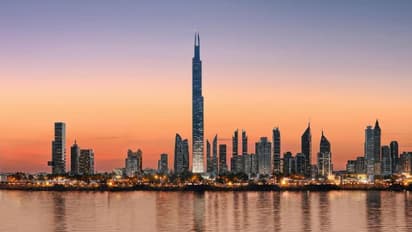 മേഘങ്ങൾക്കിടയിൽ താമസിക്കണോ, ലോകത്തിലെ ഉയരമേറിയ രണ്ടാമത്തെ കെട്ടിടത്തിലെ ഫ്ലാറ്റുകൾ ഇന്നുമുതൽ വാങ്ങിത്തുടങ്ങാം 