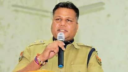 വിവാഹമോചിതനാകാതെ രണ്ടാം വിവാഹം വിവാദമായി; ഐപിഎസ് ഓഫിസർക്ക് ധനനഷ്ടം, മാനഹാനി