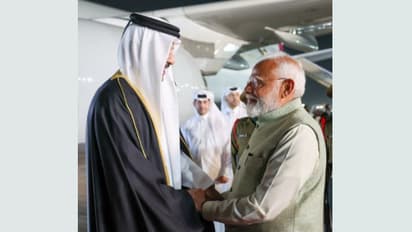 `എന്റെ സഹോദരന് ഇന്ത്യയിലേക്ക് സ്വാഗതം', ഖത്തർ അമീറിനെ മോദി സ്വീകരിച്ചത് പതിവ് പ്രൊട്ടോക്കോൾ ലംഘിച്ച്
