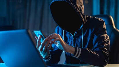 புது மோசடி! கால் மெர்ஜ் தந்திரம் - கால்-அ அட்டன் பண்ணுனிங்கனா மொத்த பணமும் காலி!