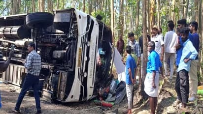 சுற்றுலா சென்ற இடத்தில் கல்லூரி மாணவர்களின் பேருந்து கவிழ்ந்து விபத்து! 3 பேர் பலி! மற்றவர்கள் நிலை என்ன?