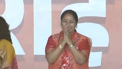 Rekha Gupta takes oath as 4th woman Delhi CM, Parvesh Verma sworn-in as minister at Ramlila Maidan (WATCH)