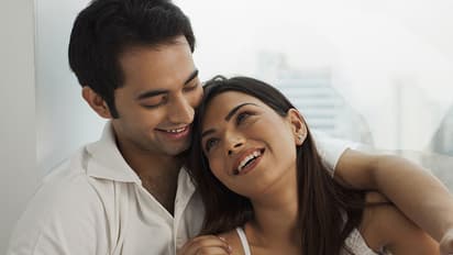 ४ गुणांमुळे महिला आकर्षित होतात पुरुषांकडे