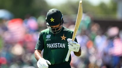 ഇന്ത്യക്കെതിരായ ജീവൻമരണപ്പോരിന് മുമ്പ് പാകിസ്ഥാന് കനത്ത തിരിച്ചടി, വെടിക്കെട്ട് താരം പുറത്ത്; പകരക്കാരനായി