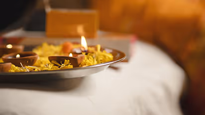 কর্পূর দিয়ে কেন ভগবানের আরতি করি আমরা? এর রয়েছে বিশেষ শক্তি, জানতেন?