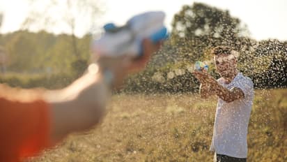 കുവൈത്ത് ദേശീയ ദിനാഘോഷം; വാട്ടർ ബലൂണിന്‍റെയും വാട്ടർ ഗണ്ണിന്‍റെയും ഉപയോഗം നിരോധിച്ചു
