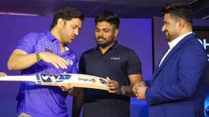 ധോണി ഫാന്സ് ആപ്പ് പുറത്തിറക്കി; ആശയത്തിന് പിന്നില് മലയാളി സംരംഭകന് അഡ്വ. സുഭാഷ് മാനുവല്