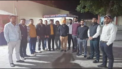 PNB रिकवरी टीम पर कुत्ते छोड़ें, सरियों से पीटा, गाड़ी फूंकी, तोड़ दिए हाथ पैर